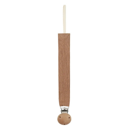Attache-tétine en coton marron avec clip en bois naturel, présentée seule sur fond blanc.