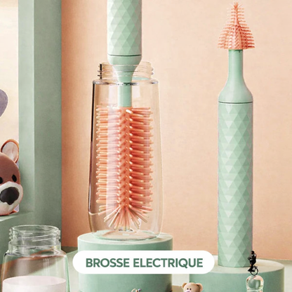 Brosse électrique en silicone pour biberons et bouteilles nettoyant l’intérieur d’un bocal en verre, design vert pastel.