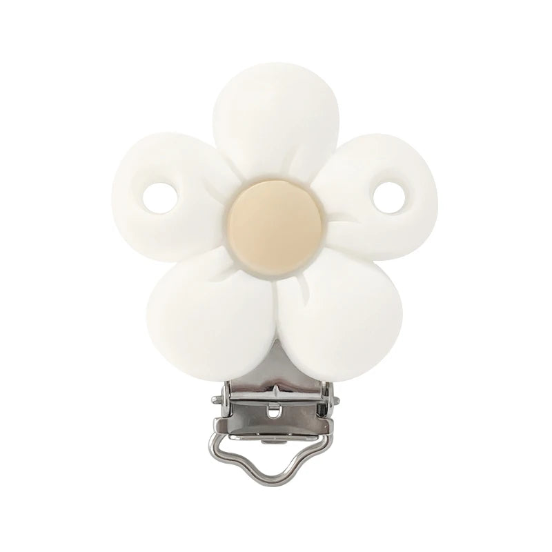 Clip attache-tétine en silicone en forme de fleur blanche avec centre beige et mécanisme métal, pour création personnalisée.