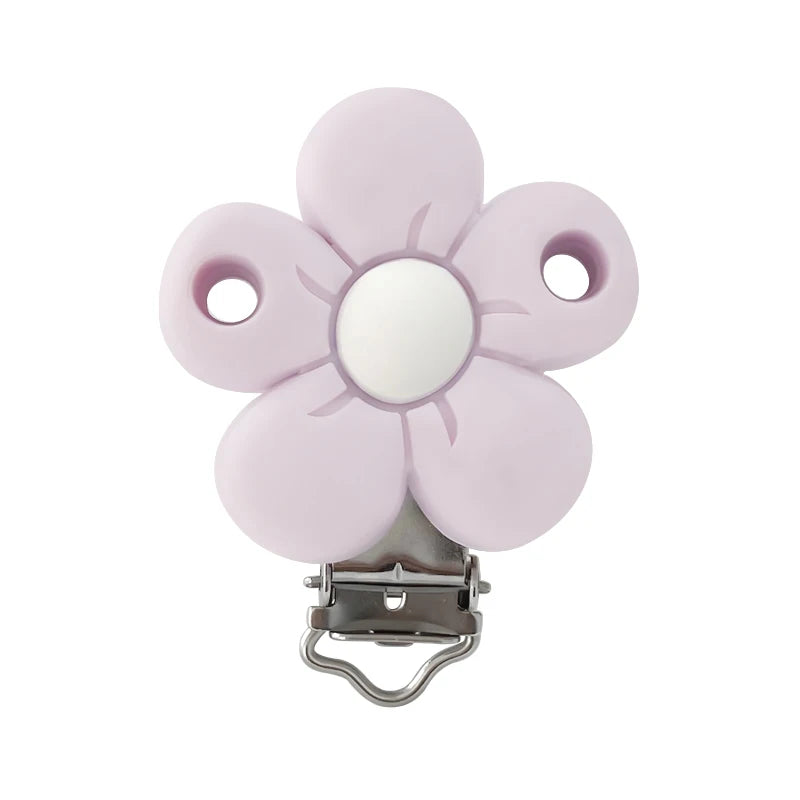 Clip attache-tétine en silicone en forme de fleur lilas avec centre blanc et mécanisme métal, pour création personnalisée.