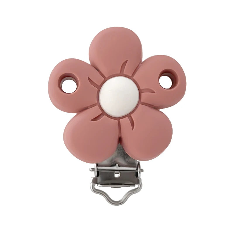 Clip attache-tétine en silicone en forme de fleur terracotta avec centre blanc et mécanisme métal, pour création personnalisée.