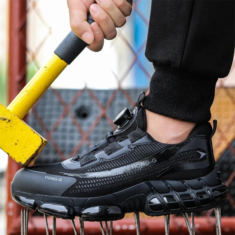 Chaussure de sécurité homme noire avec embout en acier, testée contre les chocs et la perforation par des clous, démontrant une protection maximale au travail.