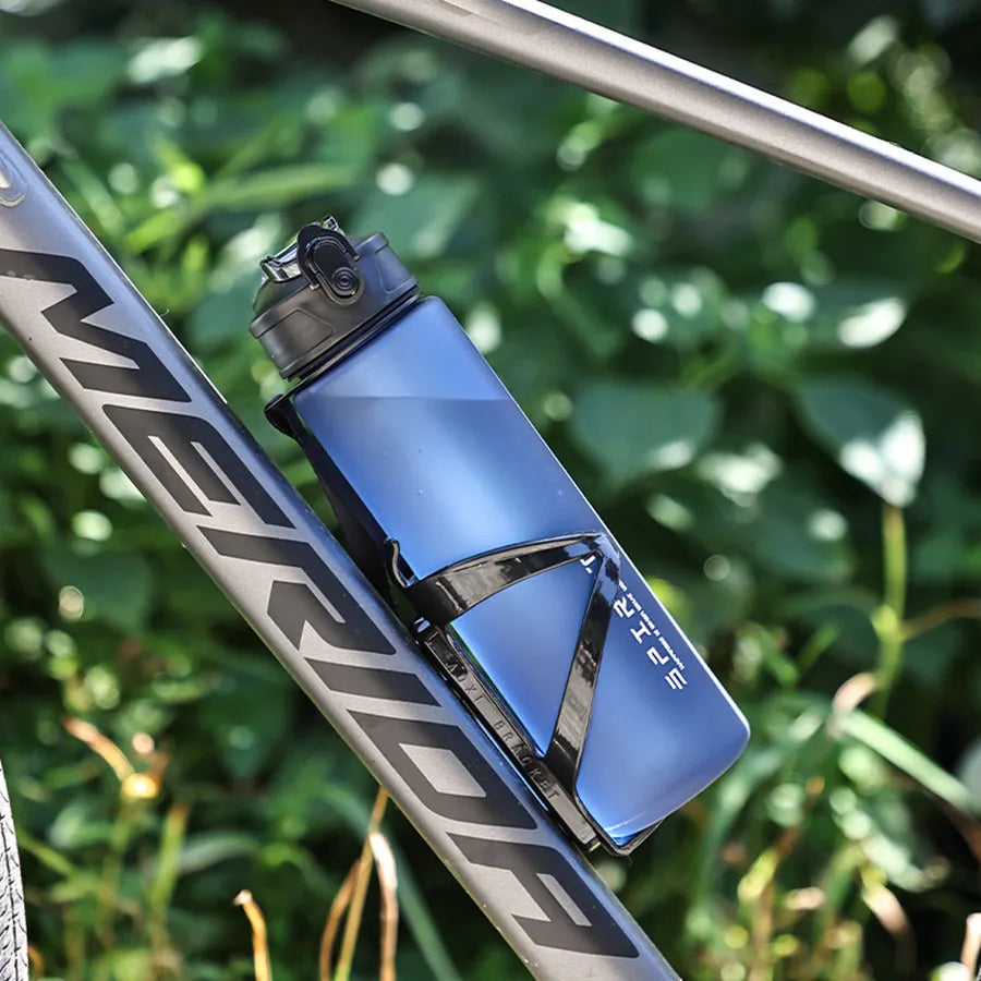 Gourde de sport réutilisable en plastique sans BPA, anti-fuite et portable, fixée sur un vélo, idéale pour le cyclisme, les activités outdoor et les déplacements sportifs