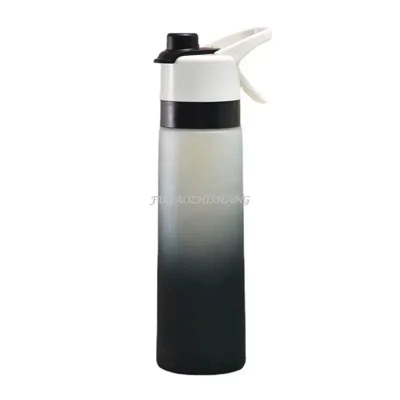 Gourde spray sport 700 ml sans BPA couleur noire avec effet dégradé, bouteille d’eau avec pulvérisation intégrée, idéale pour le fitness et les activités outdoor.