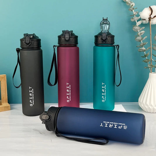 Gourdes de sport grande capacité en plastique sans BPA, anti-fuite et réutilisables, avec dragonne et bouchon à ouverture rapide, idéales pour le sport, la salle de gym, les voyages et les activités outdoor