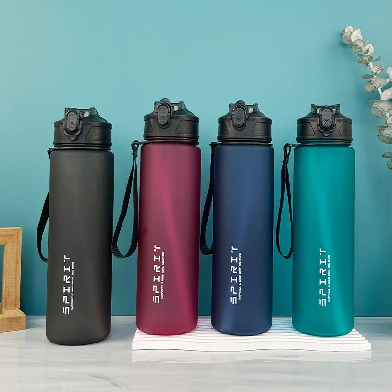 Gourdes de sport grande capacité en plastique sans BPA, réutilisables et anti-fuite, avec dragonne, idéales pour le sport, la salle de gym, les voyages et les activités outdoor