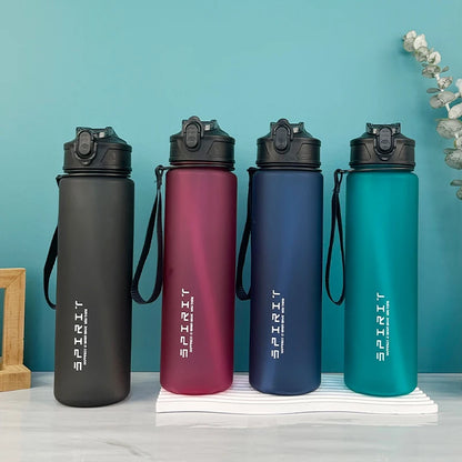 Gourdes de sport grande capacité en plastique sans BPA, réutilisables et anti-fuite, avec dragonne, idéales pour le sport, la salle de gym, les voyages et les activités outdoor