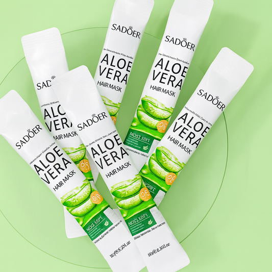 Sachets de masque capillaire à l’Aloe Vera Sadoer, présentés sur un fond vert, conçus pour hydrater, adoucir et réparer les cheveux secs et abîmés