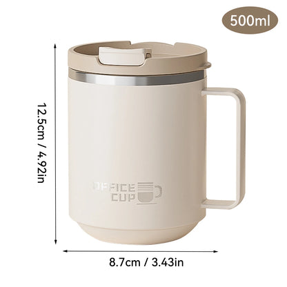 Mug isotherme beige en acier inoxydable 304 de 500 ml avec poignée, dimensions 12,5 cm de hauteur et 8,7 cm de diamètre, design épuré et pratique.