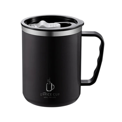 Mug isotherme noir en acier inoxydable 304 avec poignée ergonomique et couvercle, design sobre et moderne pour boissons chaudes et froides.